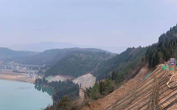 2、A線路塹邊坡支護(hù)